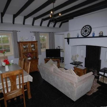 Thatcted Cottages Lough Derg Dromineer Екстериор снимка