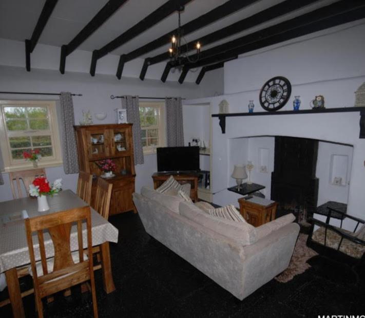 Thatcted Cottages Lough Derg Dromineer Екстериор снимка