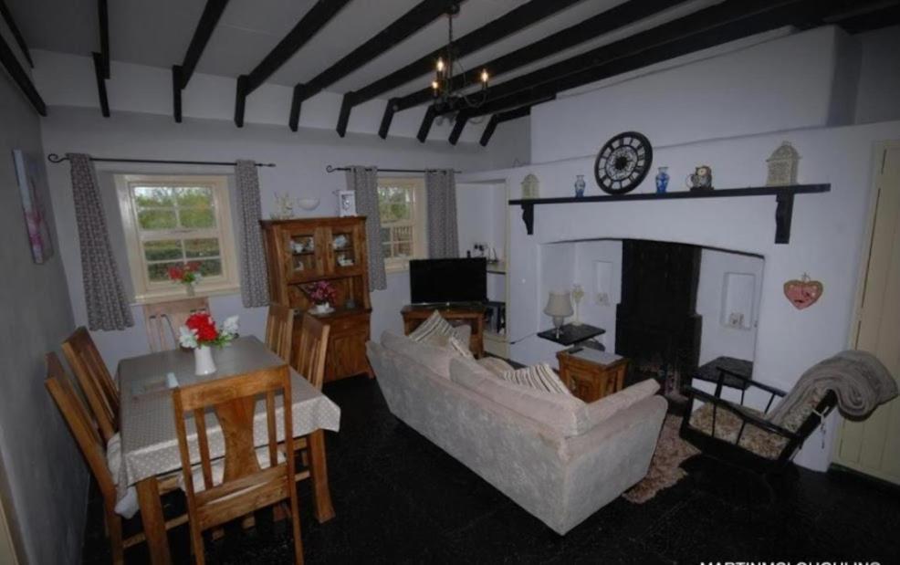 Thatcted Cottages Lough Derg Dromineer Екстериор снимка