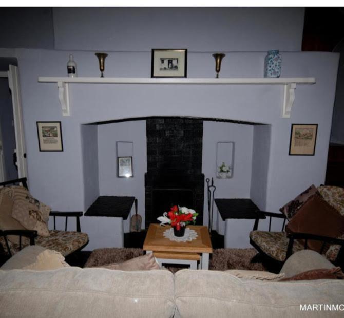 Thatcted Cottages Lough Derg Dromineer Екстериор снимка